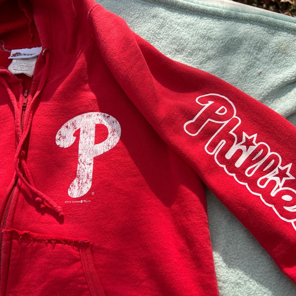 Philadelphia Phillies MLB baseball zip-up hoodie size medium, women’s